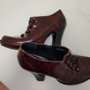 Women's shoes